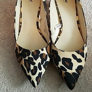 Adorable Leopard Print Kitten Heels sz10